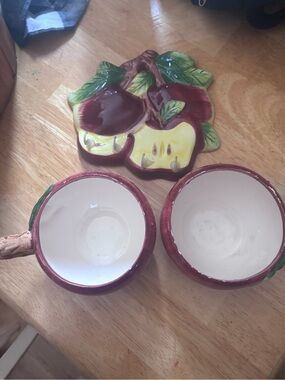 Vintage apple mugs with wall decor